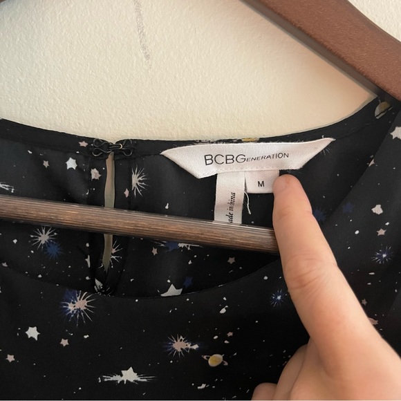 💐 2 for $20!! 💐 BCBGeneration Astrological Sun and Stars Blouse - Picture 4 of 9